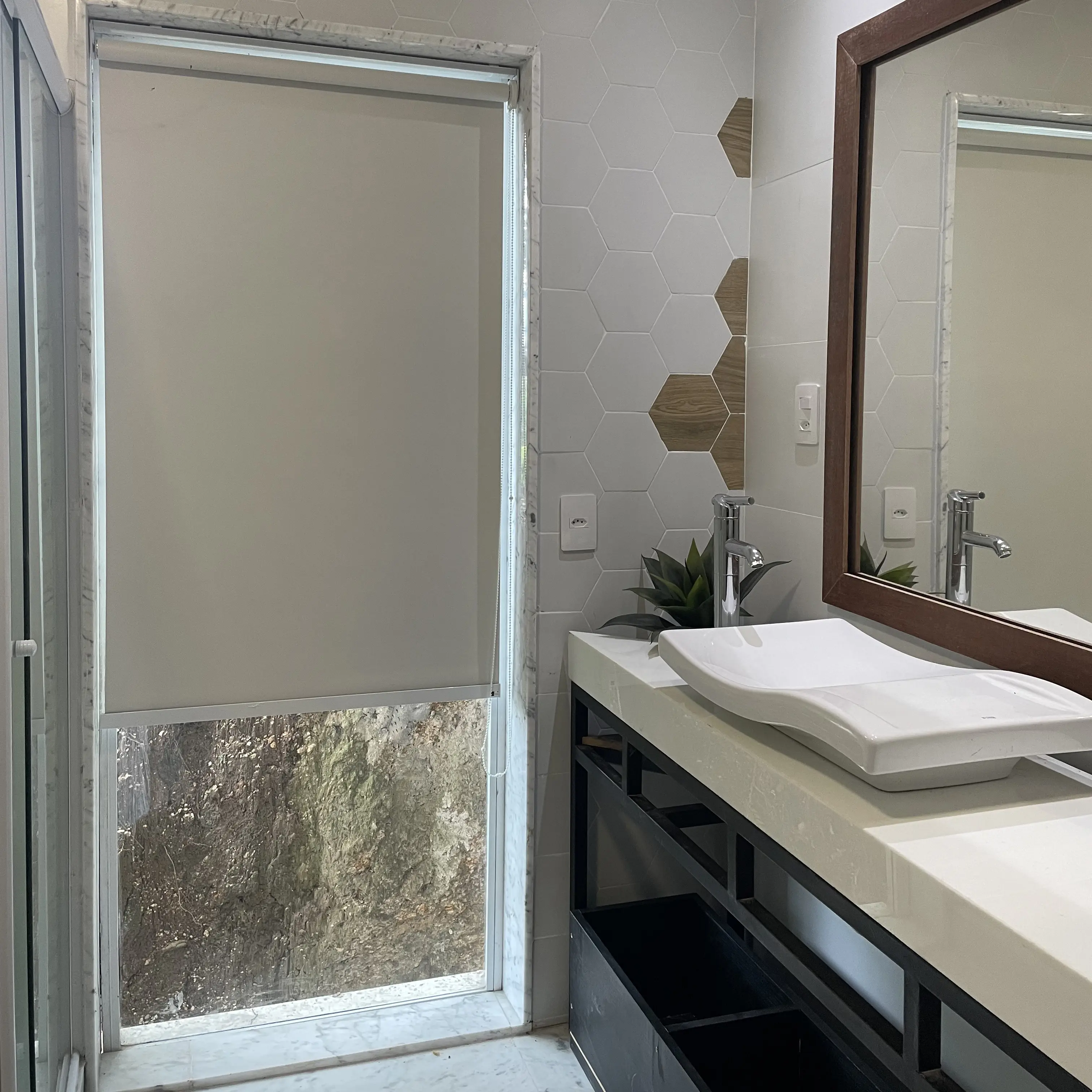 Itacoatiara Suite bath with shower.