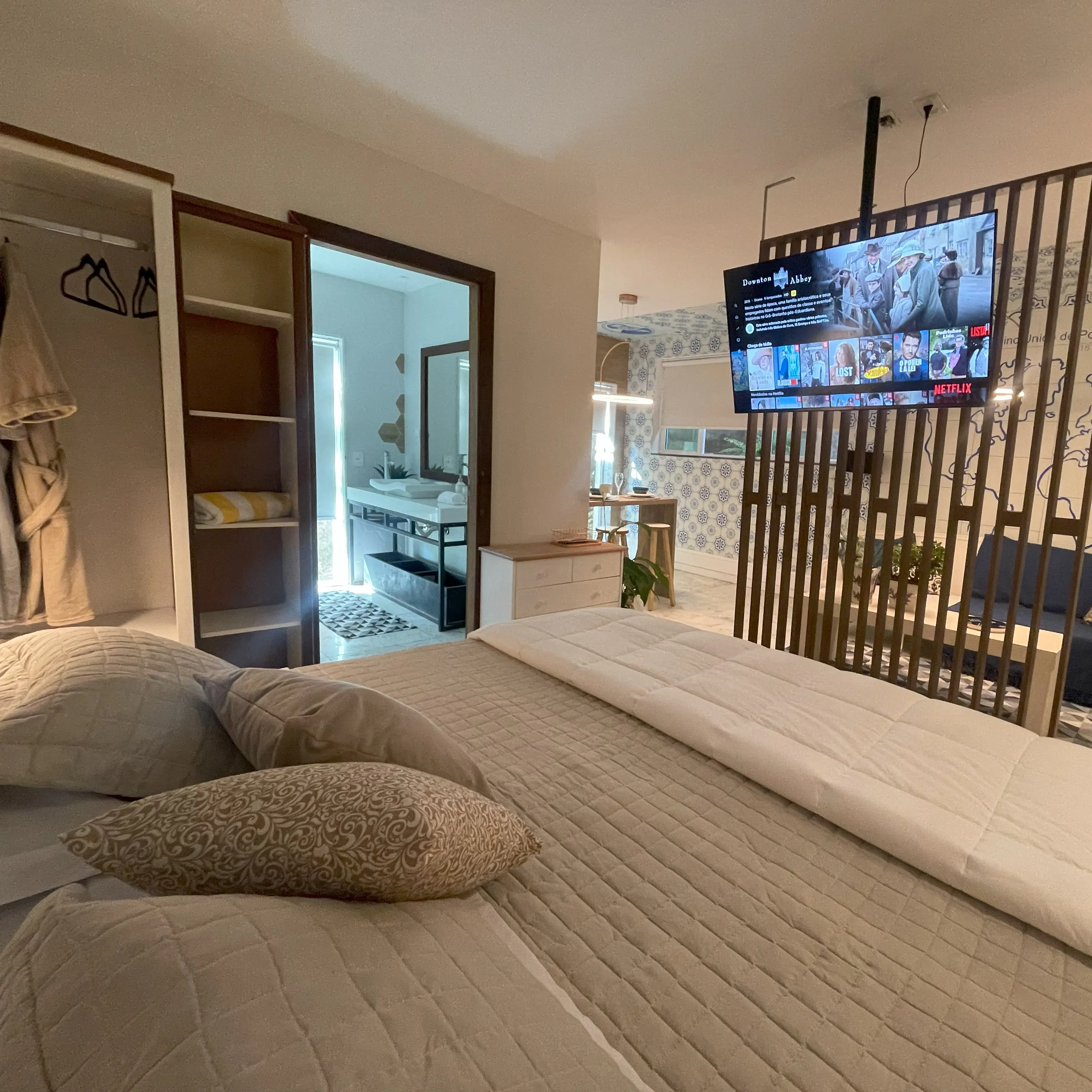 Itacoatiara Suite full room view.