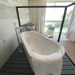 Bathtub of the Rio Holiday Copacabana Suite