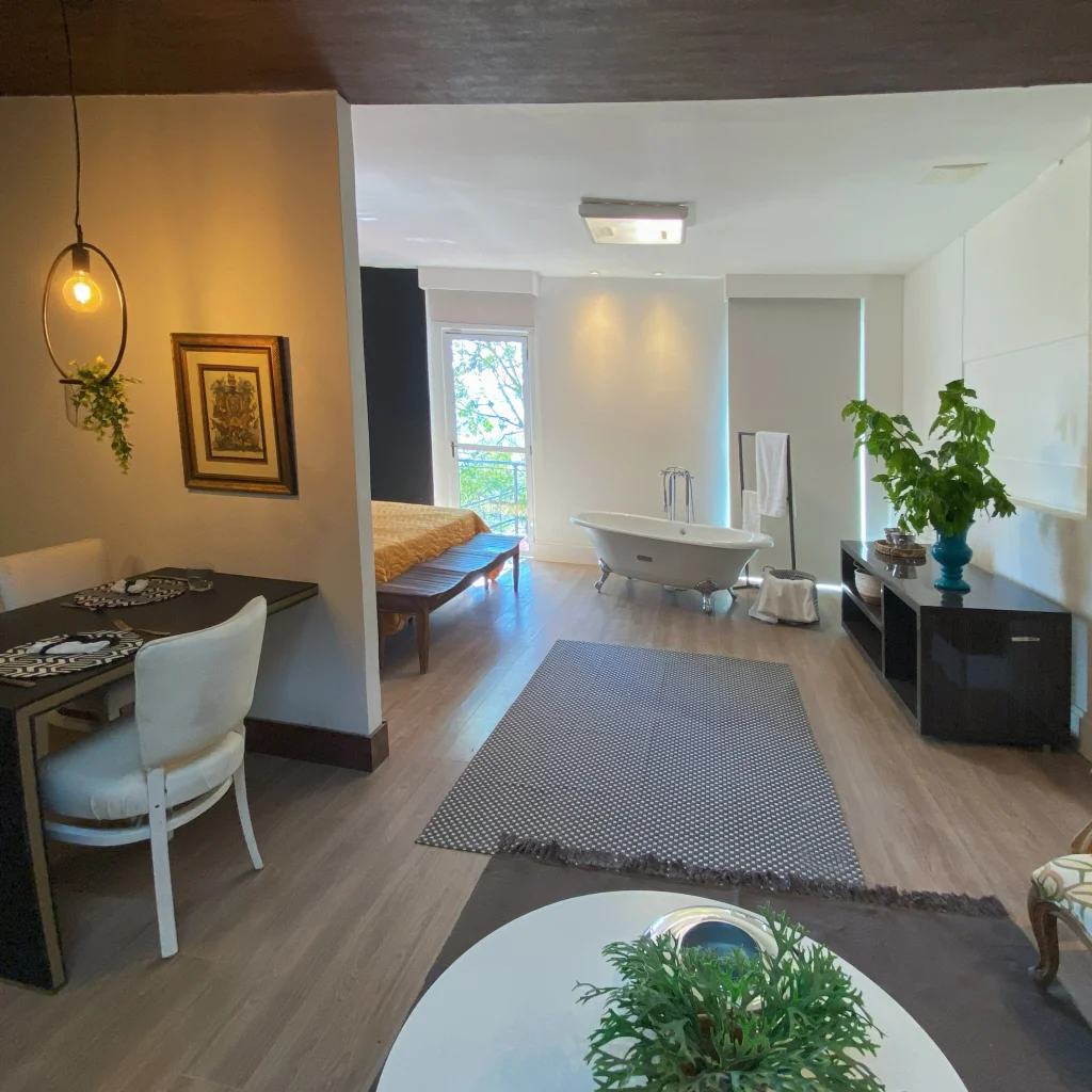 Long view of the Rio Holiday Flamengo Suite showing bathtub.