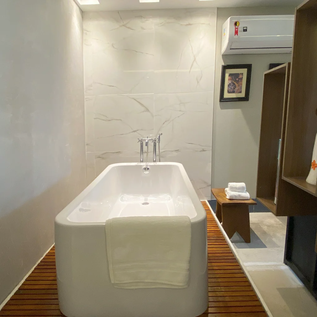 Bathtub of the Rio Holiday Ipanema Suite