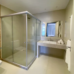 Bathroom of the Rio Holiday Leblon Suite