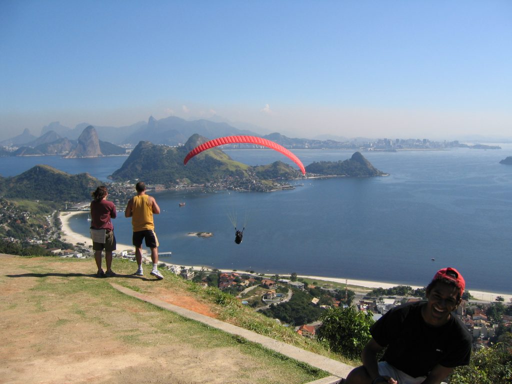 Paragliders at Niteroi City Park